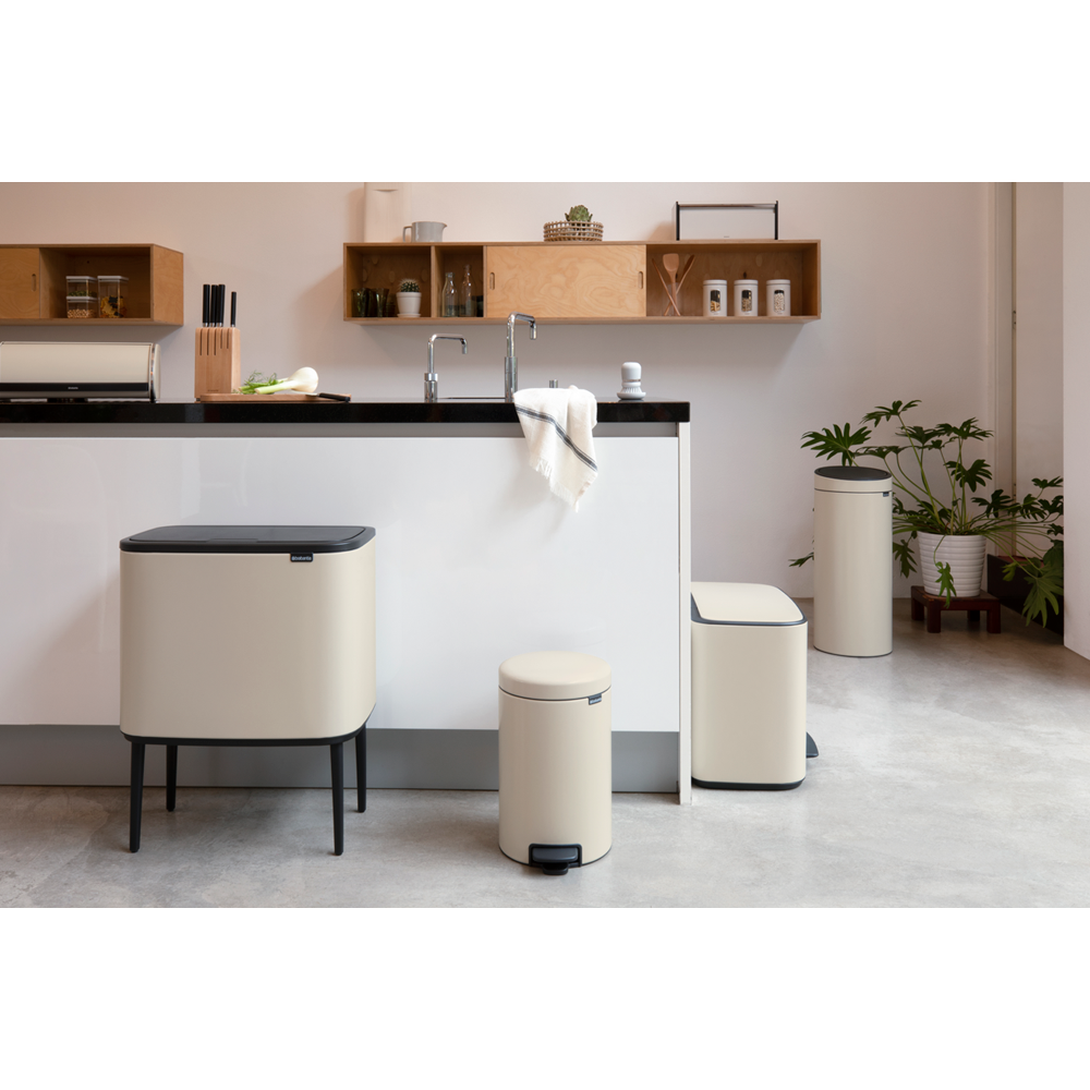 Brabantia pedálový odpadkový koš newIcon -  12 L, jemná béžová