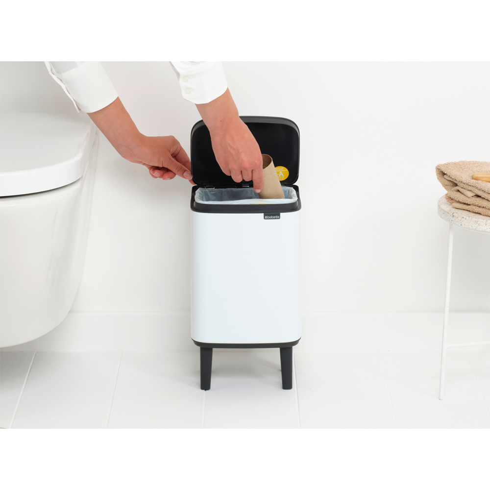Brabantia dotykový odpadkový koš Bo Hi - 4 L, bílá