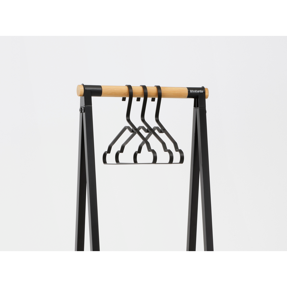 Brabantia volně stojící věšák na oblečení Linn compact, černý