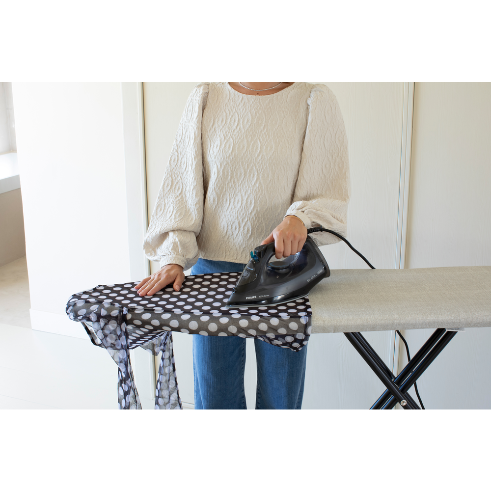 Brabantia žehlicí prkno B 124x38 cm, černý rám, pevná odkládací plocha, Denim Grey