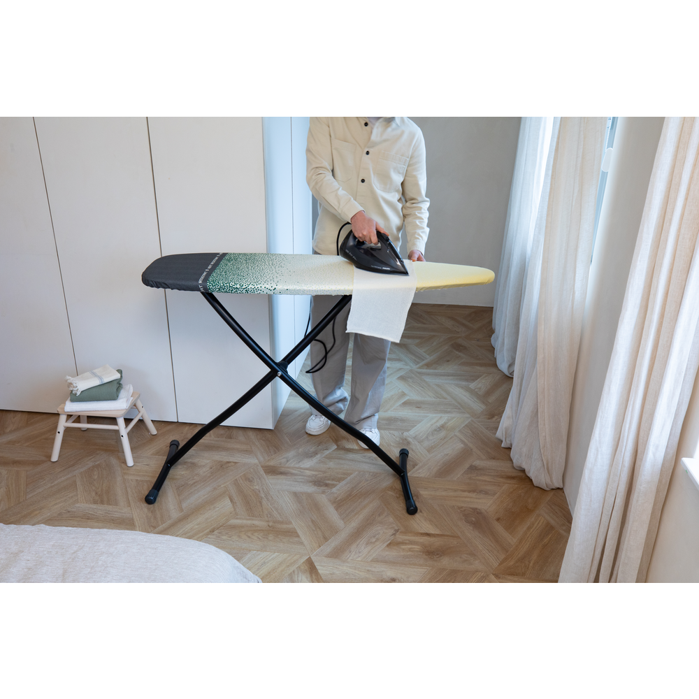 Brabantia žehlicí prkno D 135x45 cm, černý rám, tepelně odolná parkovací zóna, New Dawn