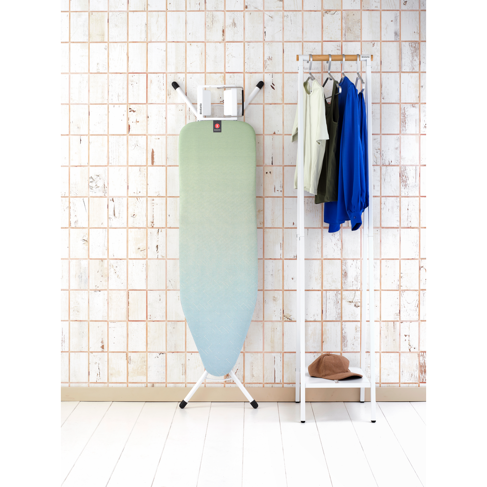 Brabantia žehlicí prkno B, 124x38cm, odkládací plocha pro žehličky, bílý rám 22mm, Soothing Sea