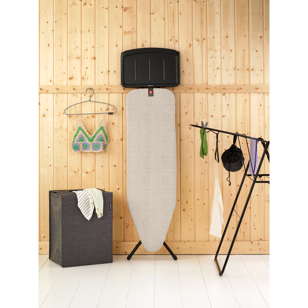 Brabantia žehlicí prkno B, 124x38cm, Pevný držák pro parní jednotku, černý rám 25mm, Denim Grey