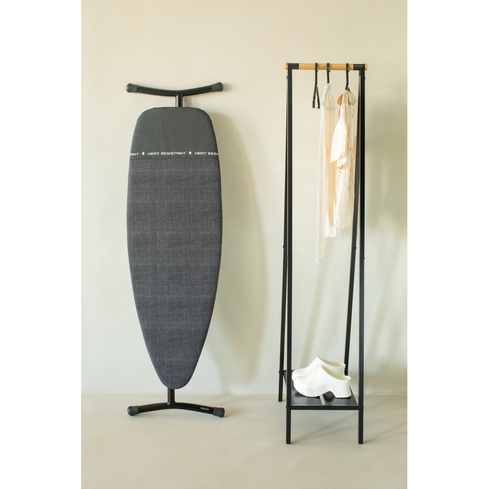Brabantia žehlicí prkno D, 135x45cm, parkovací zóna, černý rám 35mm, Denim Black