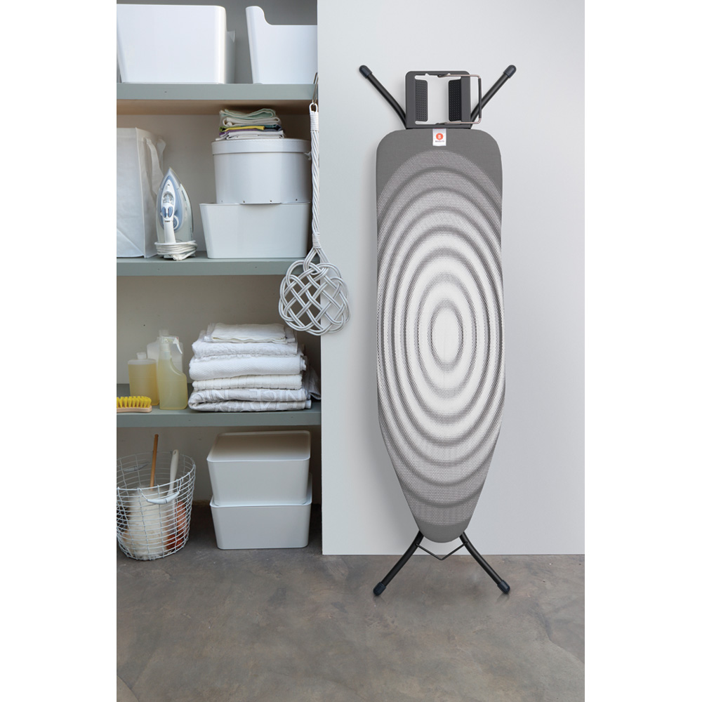 Brabantia žehlicí prkno B - odkládací plocha pro žehličky, černý rám 22mm, Titan Oval