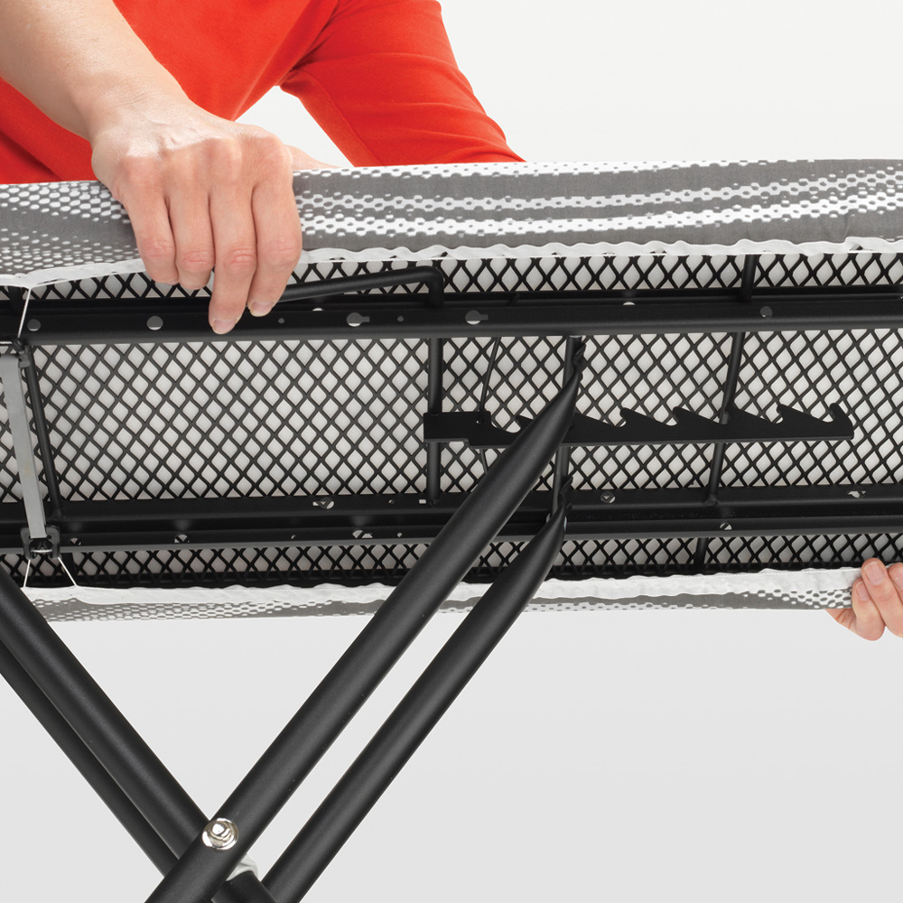 Brabantia žehlicí prkno B - odkládací plocha pro žehličky, černý rám 22mm, Titan Oval