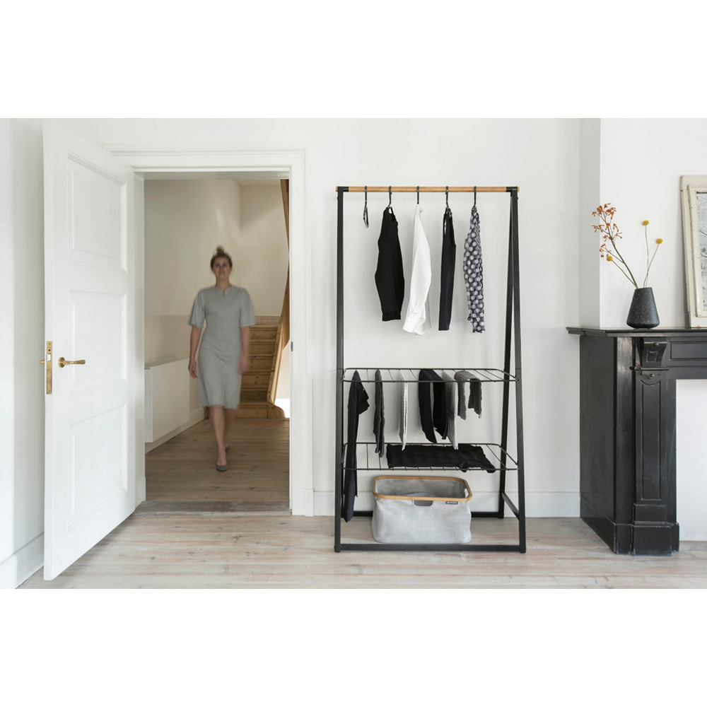 Brabantia volně stojící věšák na oblečení Linn velký, černý