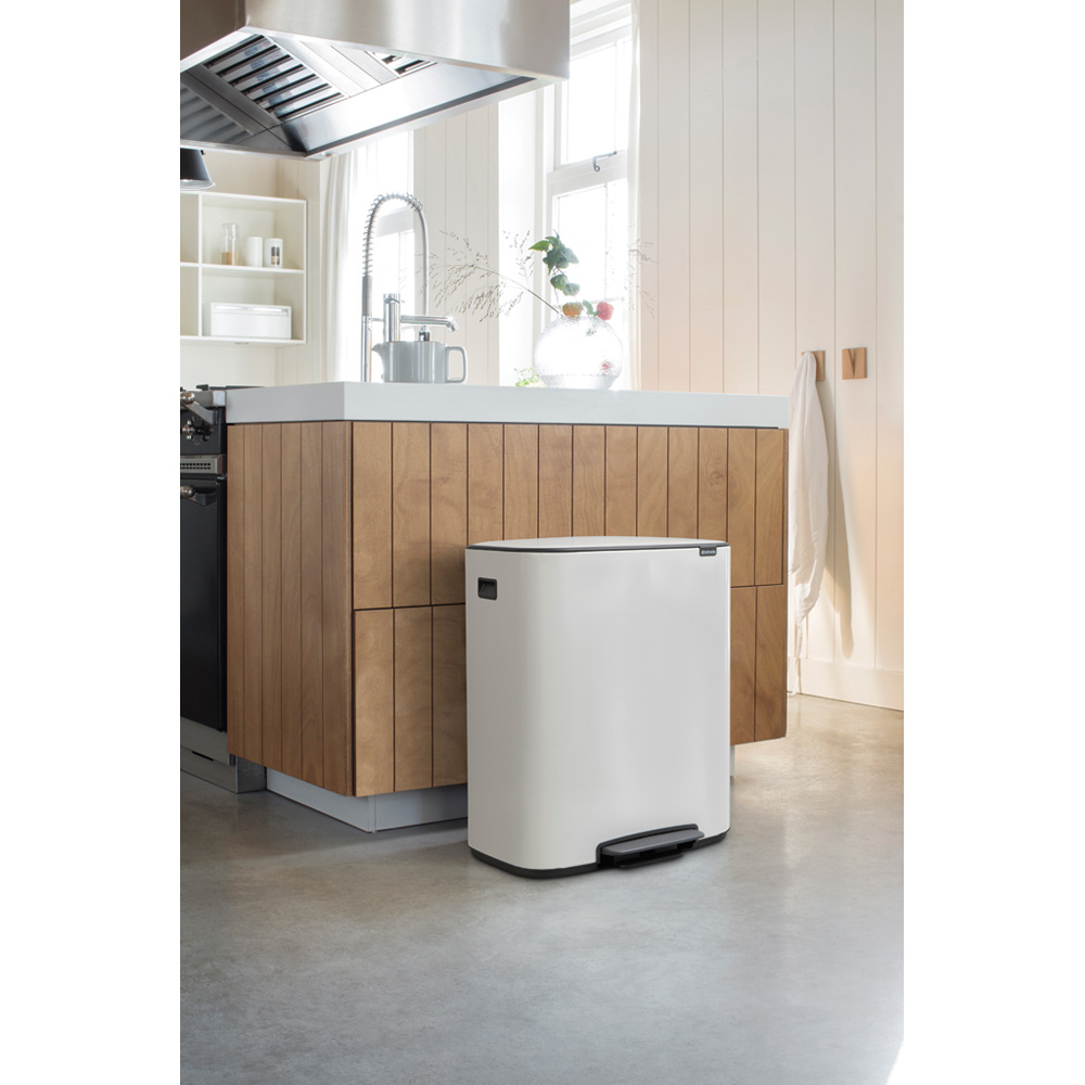 Brabantia odpadkový pedálový koš Bo 60L, bílá