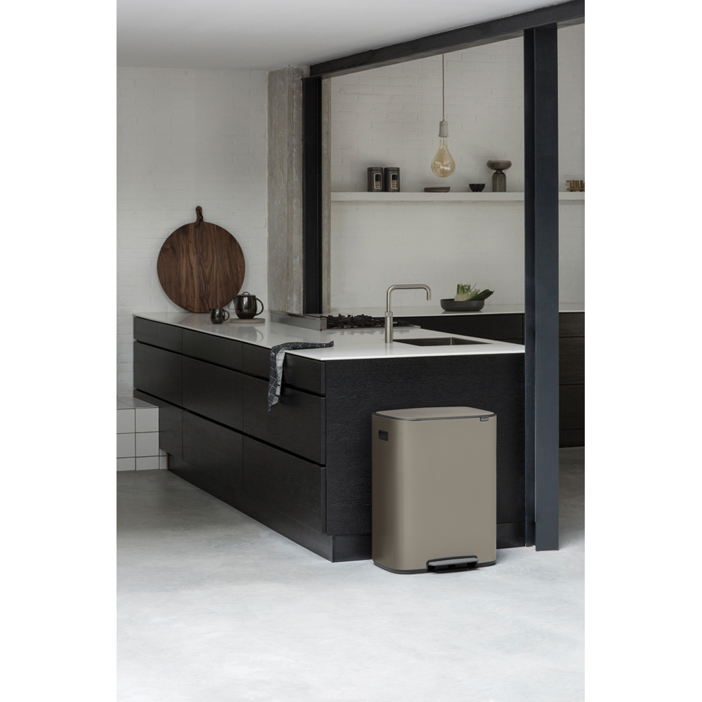 Brabantia odpadkový pedálový koš Bo 60L, platinová