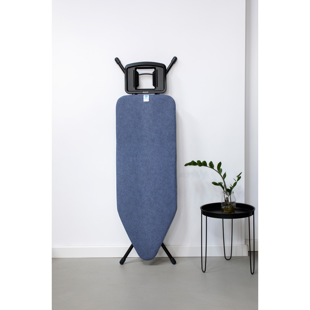 Brabantia žehlicí prkno C, 124x45cm, pevná odkládací plocha pro žehličky, černý rám 25mm, Denim Blue